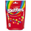 Een zak vol heerlijke fruit Skittles in vrolijke kleuren. 